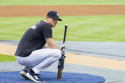 DJ LeMahieu in a battle with time that could be nearing Yankees breaking point