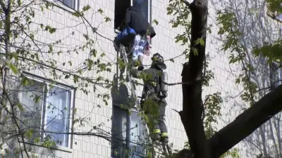 Residents jump from windows during Milwaukee apartment fire that kills 4