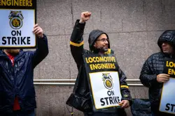 Tentative deal ends NJ Transit strike, train service to resume for Monday commute, union says
